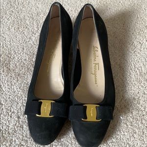 Ferragamo - Suede Vara Heel